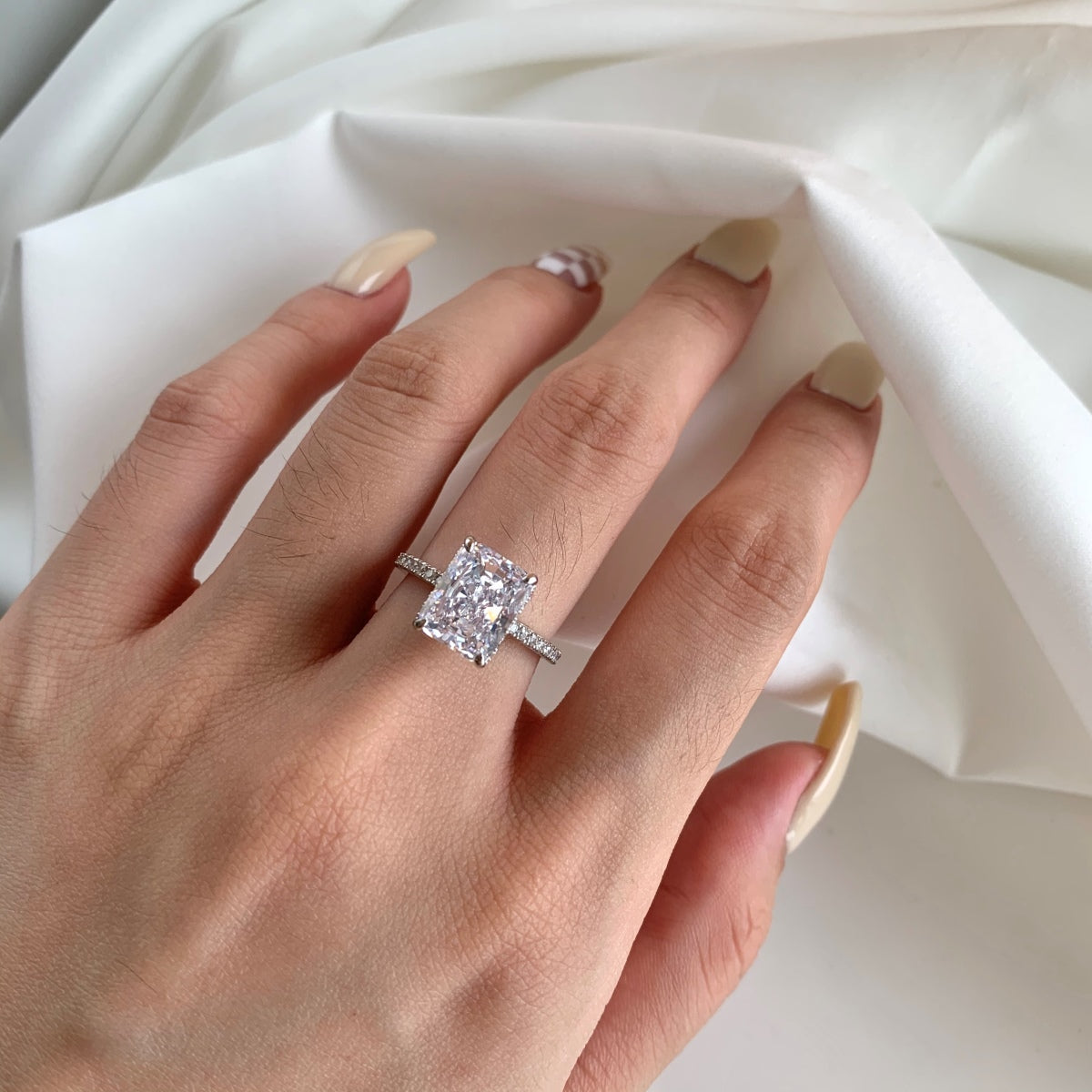 [Rose Jewels]4.0 Carat Luxurious Engagement Ring