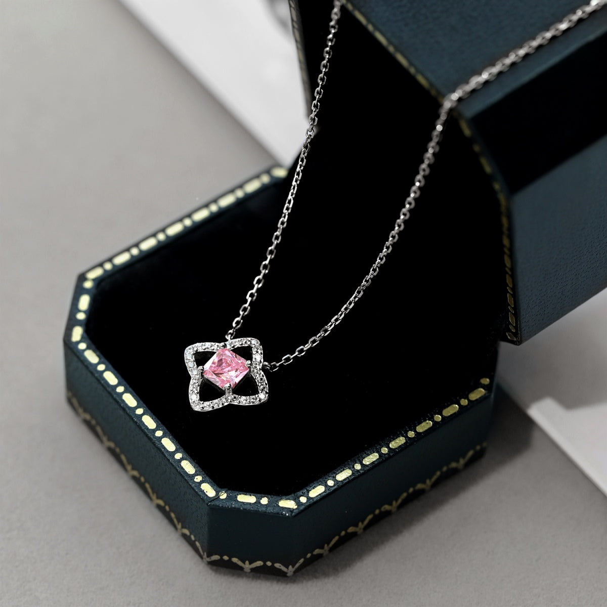 [Rose Jewels]Exquisite Flower Shape Princess Cut Necklace