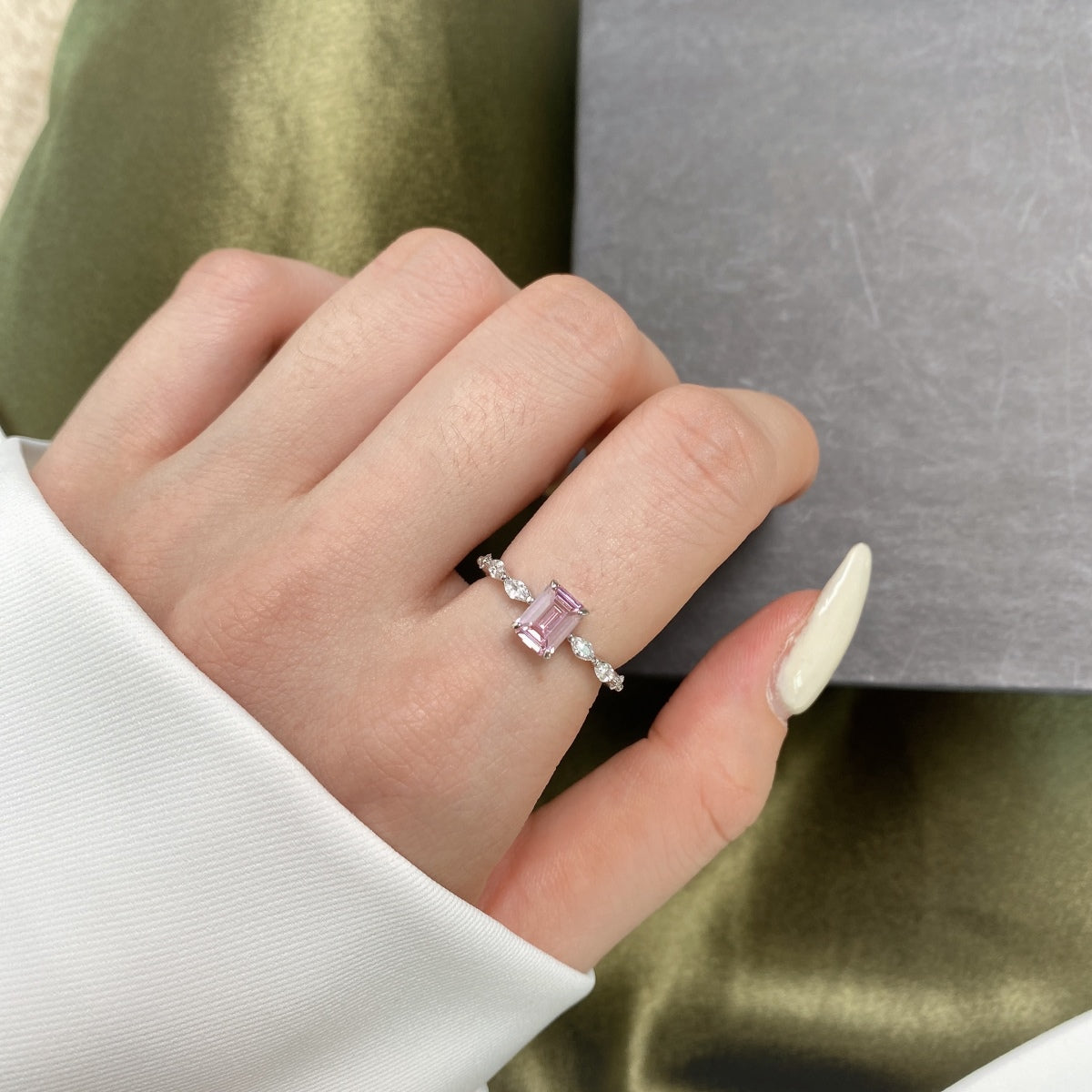 [Rose Jewels]1.0 Carat Dainty Resplendent Radiant Cut Daily Ring