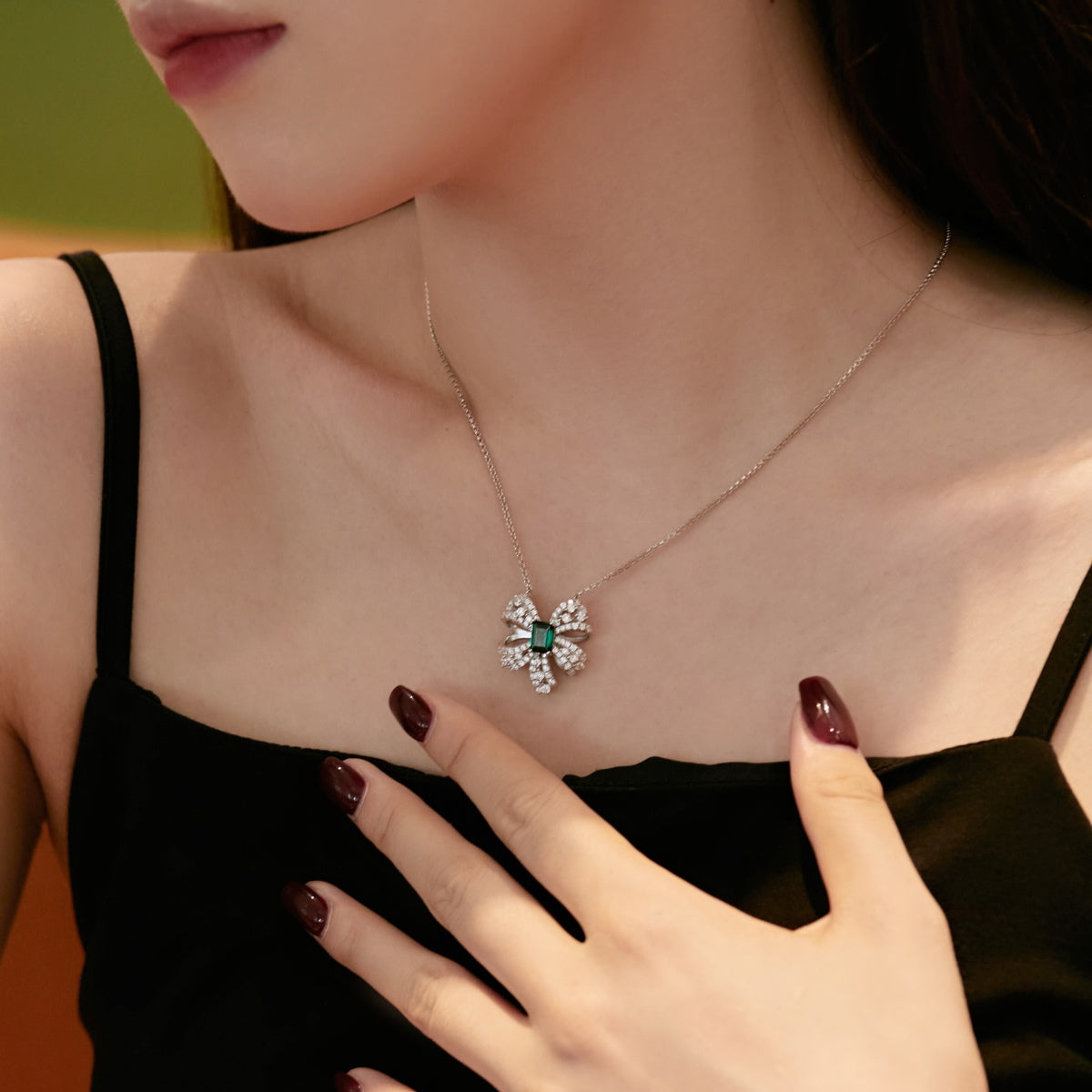 [Rose Jewels]Luxurious Flower Shape Emerald Cut Necklace