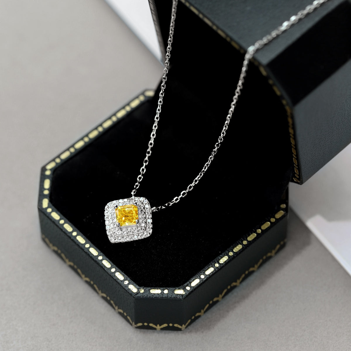 [Rose Jewels]Sparkling Asscher Cut Necklace